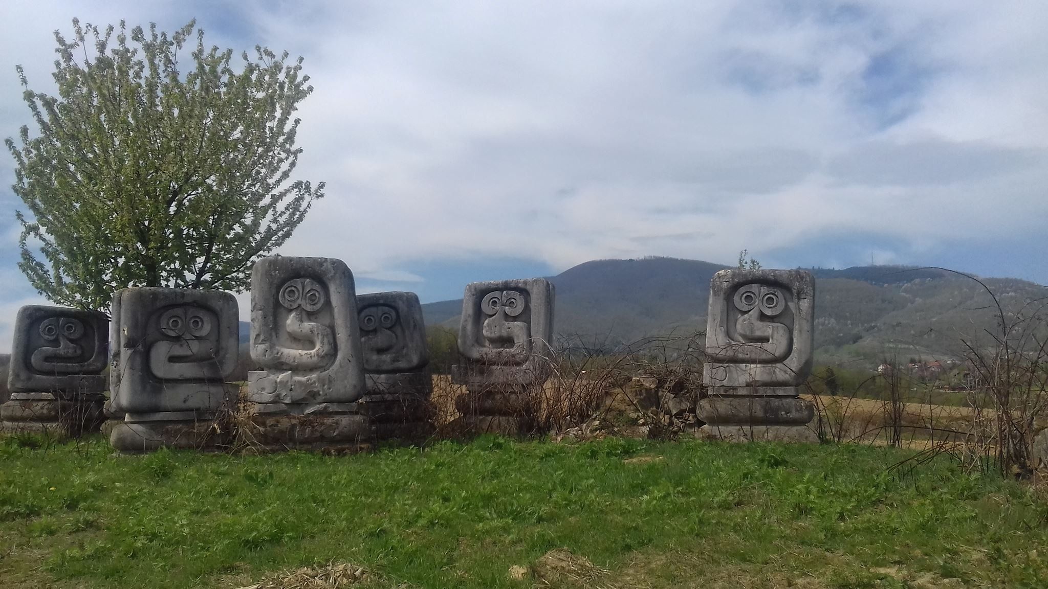 "Jedan pogled na 20. stolječe-"Trilogija stradanja u mome zavičaju"